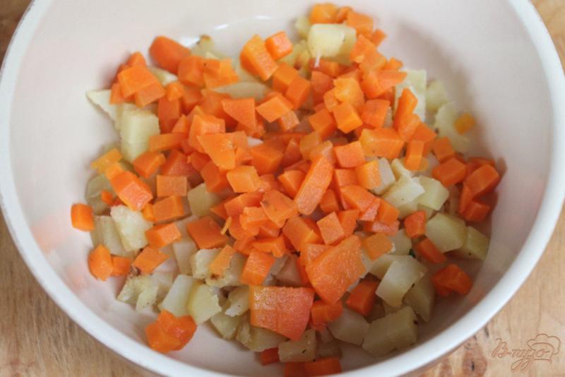 Фото приготовление рецепта: Салат из запеченого мяса и овощей шаг №2