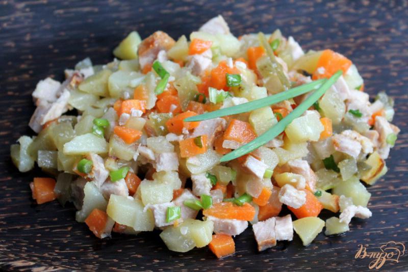 Фото приготовление рецепта: Салат из запеченого мяса и овощей шаг №6
