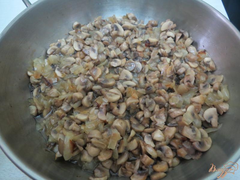 Фото приготовление рецепта: Запеканка из гречки с грибами и капустой шаг №7