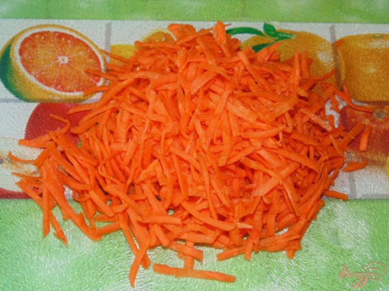 Фото приготовление рецепта: Морковный салат с корнем сельдерея шаг №2