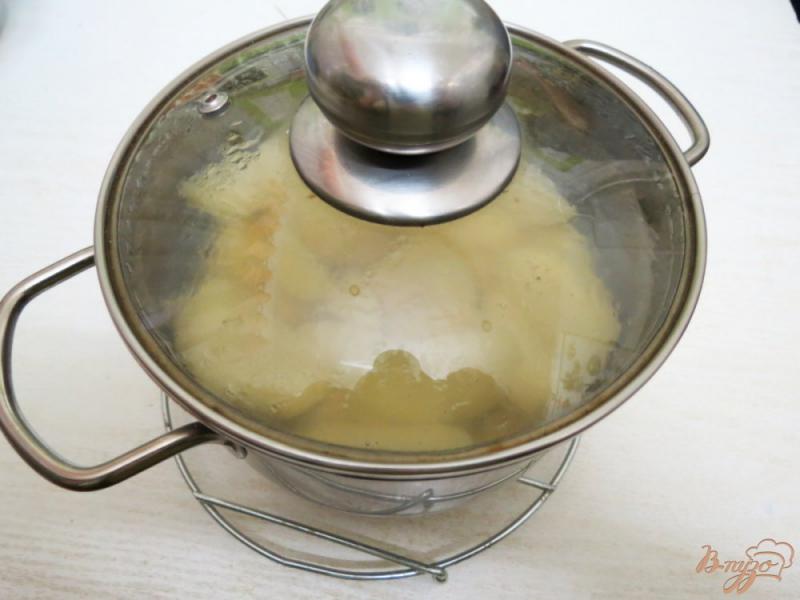 Фото приготовление рецепта: Хрустящие картофельные дольки шаг №3