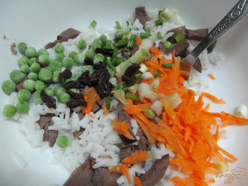 Фото приготовление рецепта: Салат из риса с сердцем шаг №3