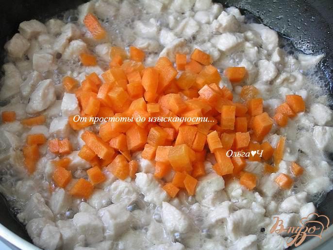 Фото приготовление рецепта: Рагу из курицы с цуккини и базиликом шаг №2
