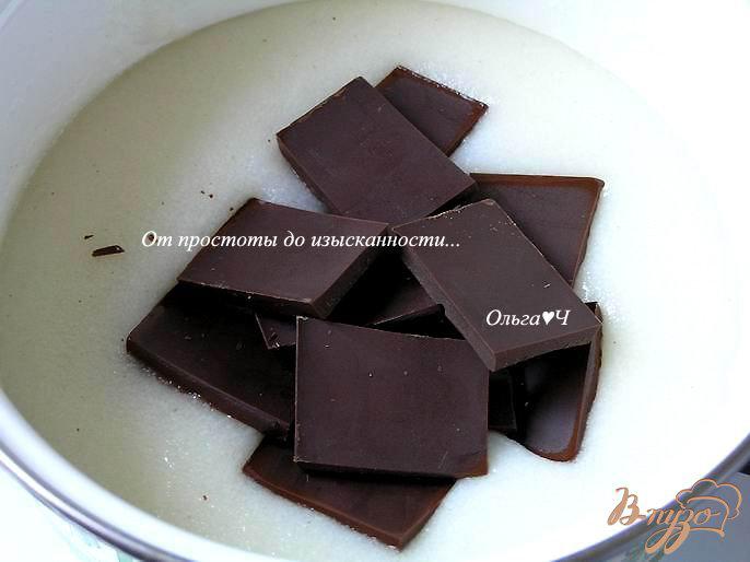 Фото приготовление рецепта: Шоколадный торт с ягодами шаг №5