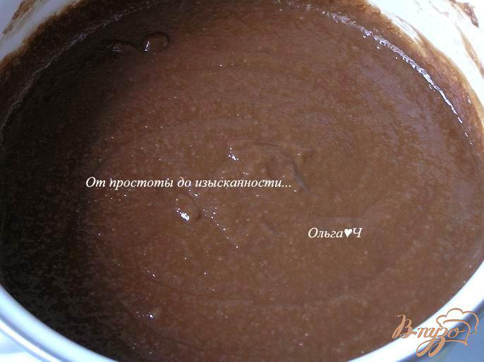 Фото приготовление рецепта: Шоколадный торт с ягодами шаг №6