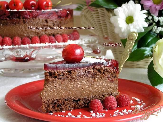 Фото приготовление рецепта: Шоколадный торт с ягодами шаг №11