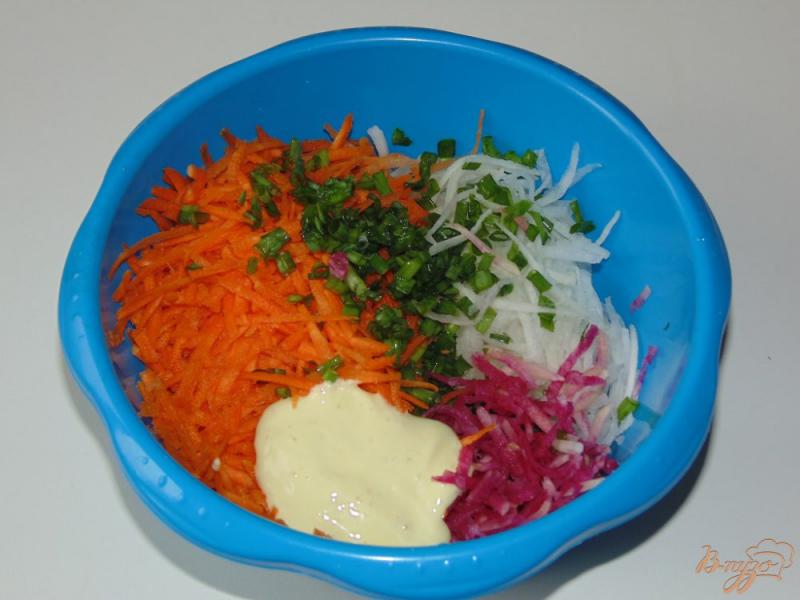 Фото приготовление рецепта: Салат из моркови, китайской редьки и дайкона шаг №5
