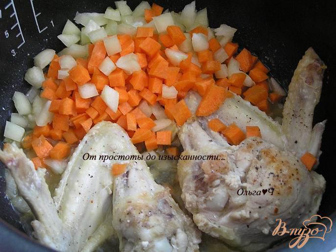 Фото приготовление рецепта: Курица с рисом (в мультиварке) шаг №3