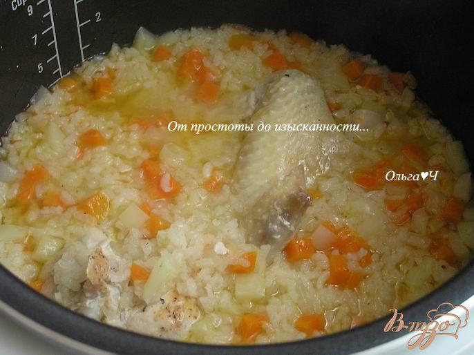 Фото приготовление рецепта: Курица с рисом (в мультиварке) шаг №6