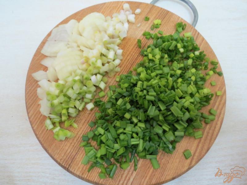 Фото приготовление рецепта: Салат с маринованными опятами шаг №2