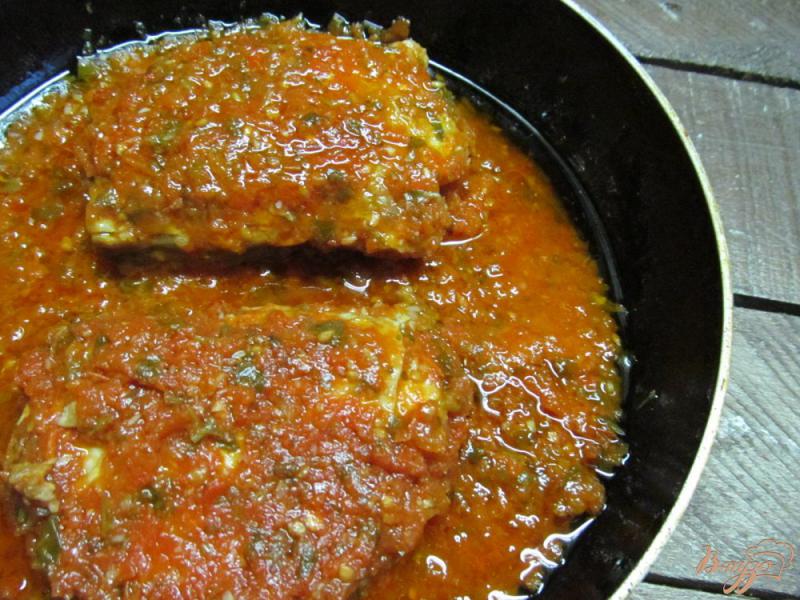 Фото приготовление рецепта: Курица в томатно-перечном соусе шаг №5