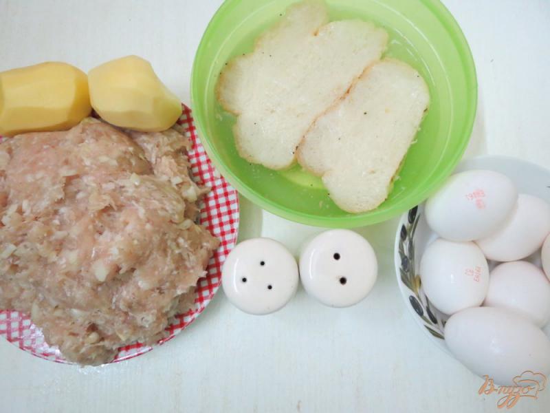 Фото приготовление рецепта: Хлебец с яйцами шаг №1