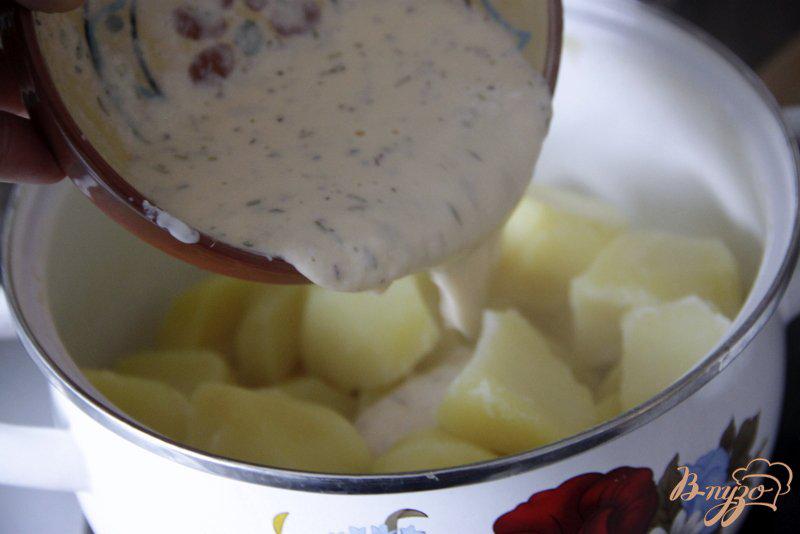 Фото приготовление рецепта: Картофель, запеченный в сметанной глазури шаг №3