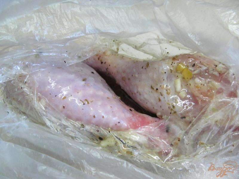 Фото приготовление рецепта: Куриные ножки запеченные под соусом шаг №3