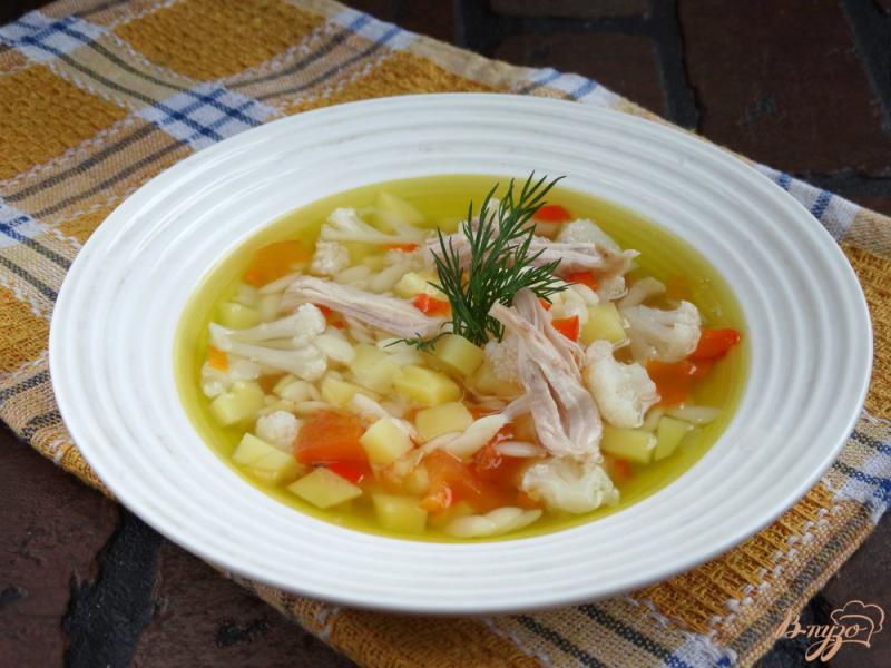 Фото приготовление рецепта: Куриный суп с овощами и пастой орзо шаг №8