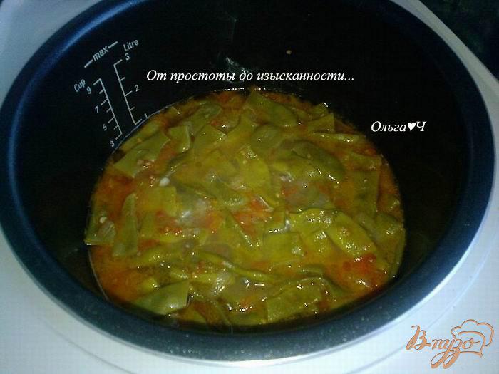 Фото приготовление рецепта: Стручковая фасоль в томатном соусе в мультиварке шаг №4