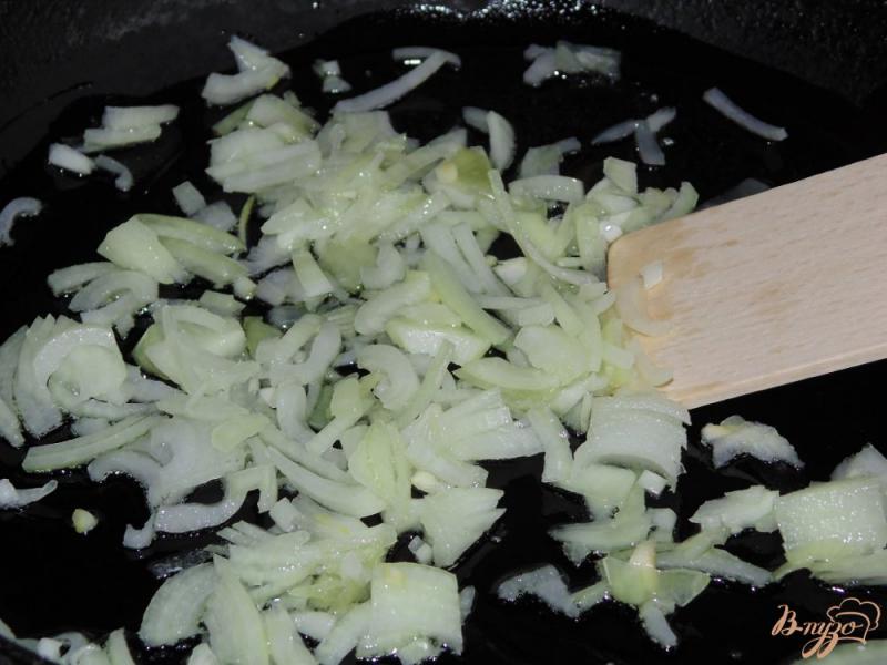 Фото приготовление рецепта: Картофельные оладьи с шампиньонами шаг №3