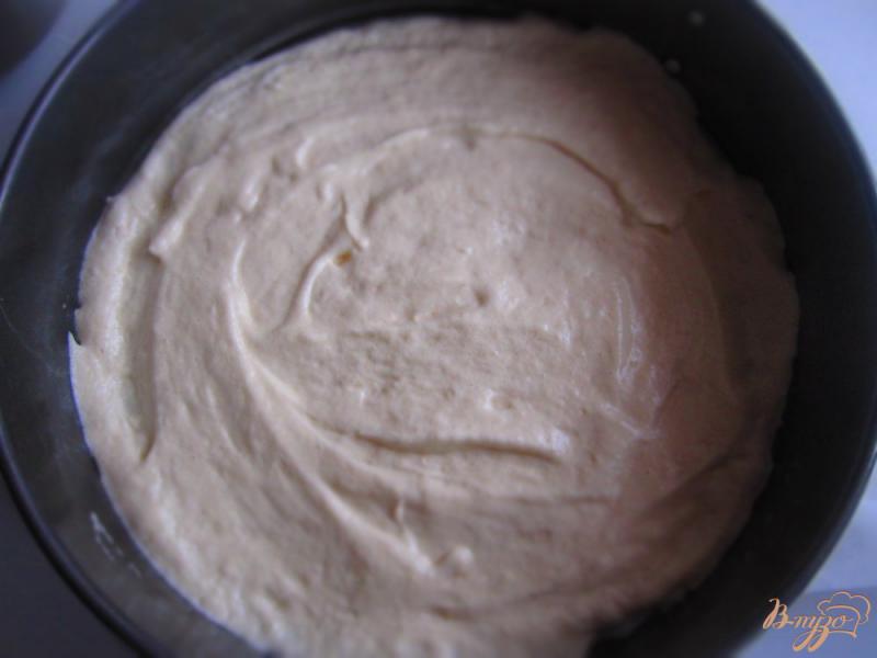 Фото приготовление рецепта: Бисквитный торт со сливочным кремом шаг №4