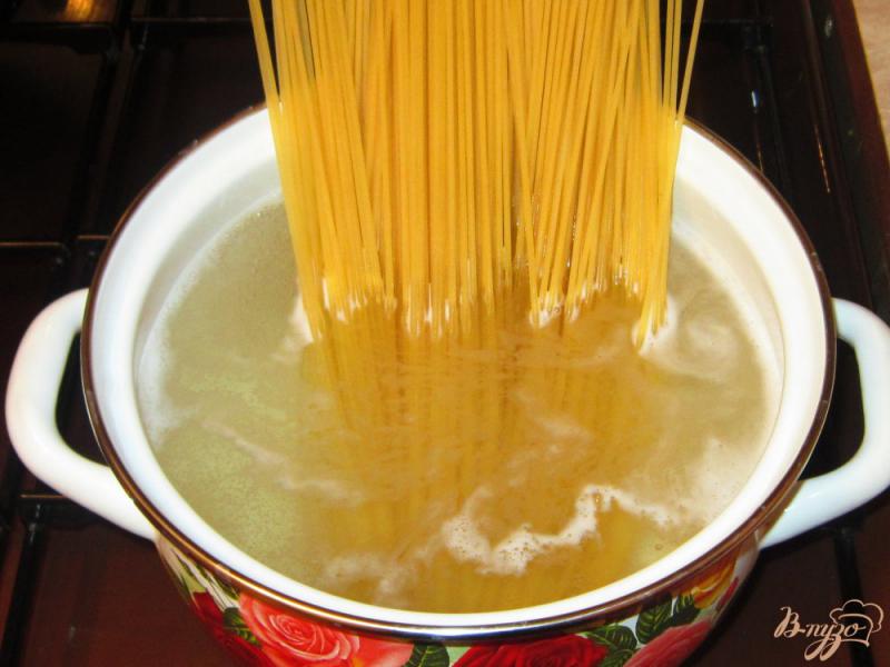 Фото приготовление рецепта: Свинина в остром соусе со спагетти шаг №8