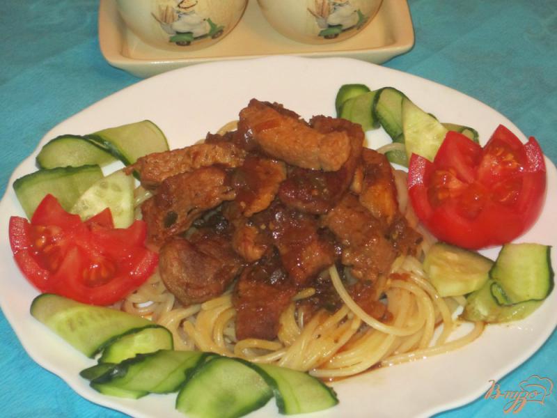 Фото приготовление рецепта: Свинина в остром соусе со спагетти шаг №9