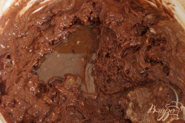 Фото приготовление рецепта: Шоколадно-ореховые пирожные шаг №9