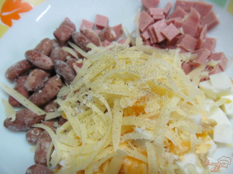 Фото приготовление рецепта: Салат из свеклы с яйцом и сыром шаг №3