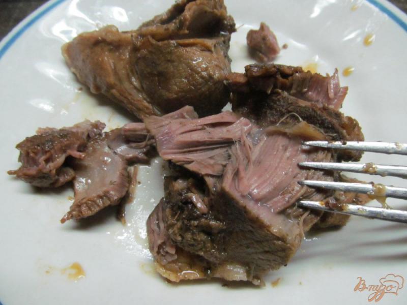 Фото приготовление рецепта: Тушенная свинина в соевом соусе со специями шаг №3