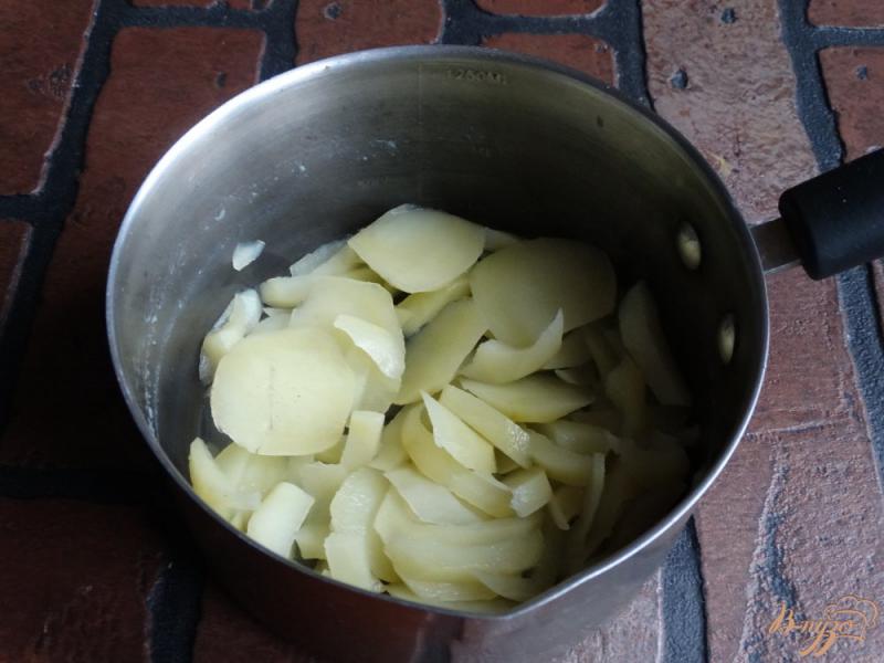 Фото приготовление рецепта: Детское блюдо Картофельные зайцы шаг №1
