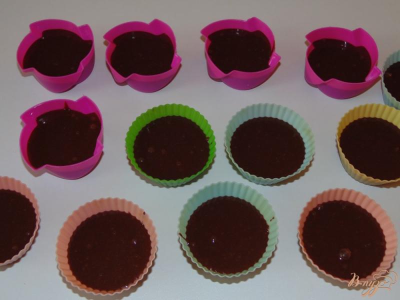 Фото приготовление рецепта: Шоколадные кексы на растительном масле шаг №4
