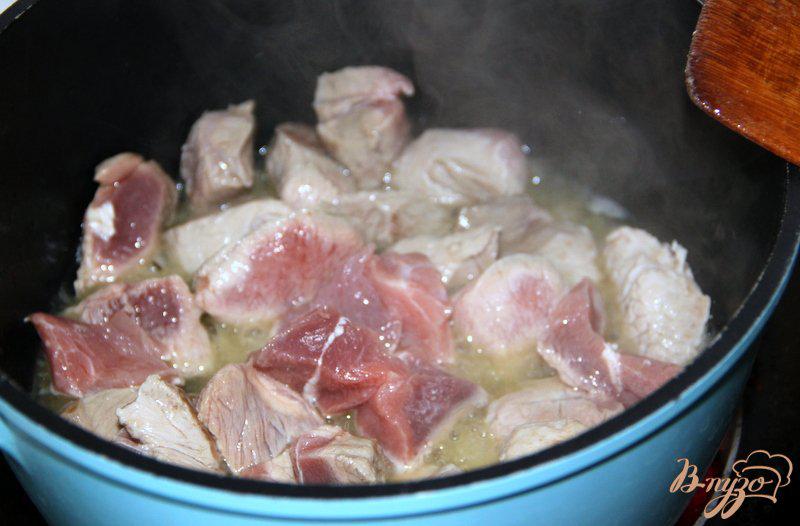 Фото приготовление рецепта: Горшочки с картофелем, свининой и грибами шаг №1
