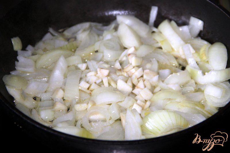 Фото приготовление рецепта: Горшочки с картофелем, свининой и грибами шаг №2
