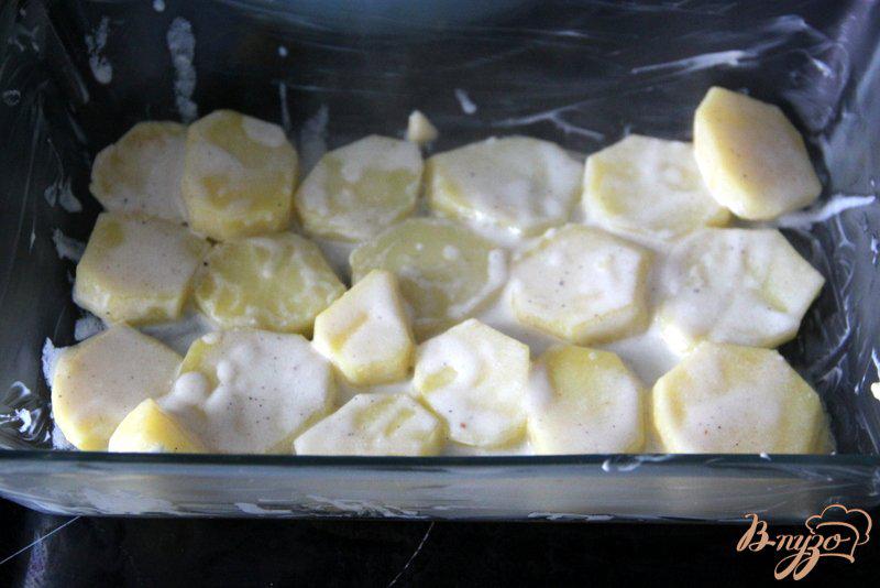 Фото приготовление рецепта: Гратин из картофеля и отварного куриного мяса шаг №5