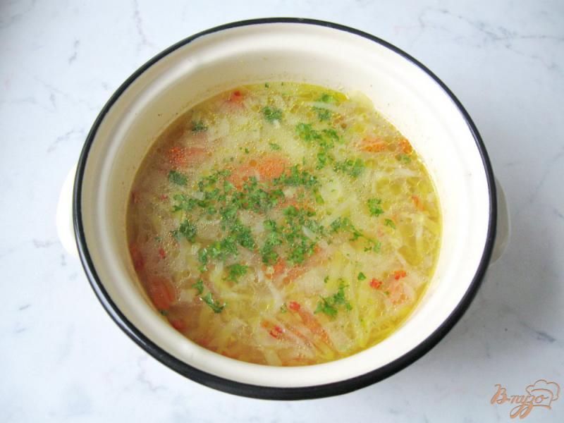 Фото приготовление рецепта: Овощной суп с кукурузой и зеленым горошком шаг №7