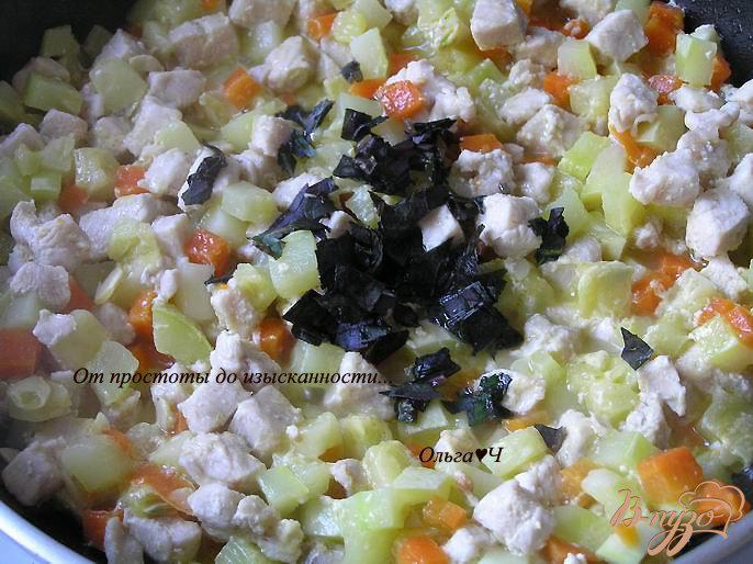 Фото приготовление рецепта: Рагу из курицы с овощами и рисом шаг №4