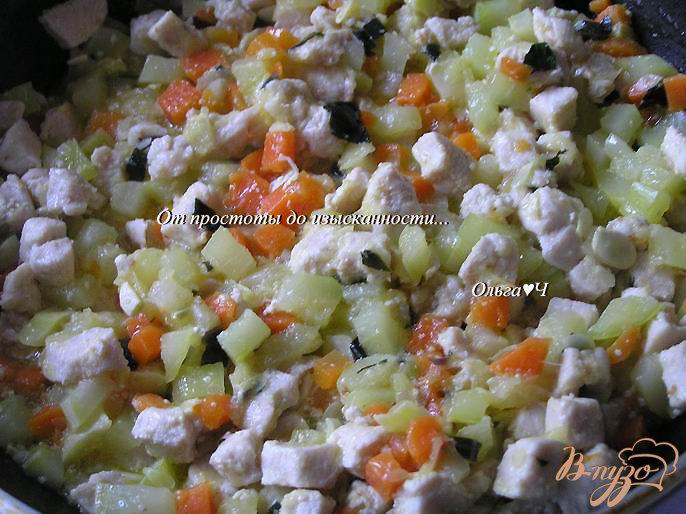 Фото приготовление рецепта: Рагу из курицы с овощами и рисом шаг №5