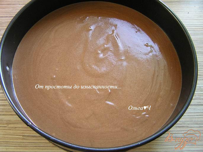 Фото приготовление рецепта: Шоколадный торт с корицей и черной смородиной шаг №11