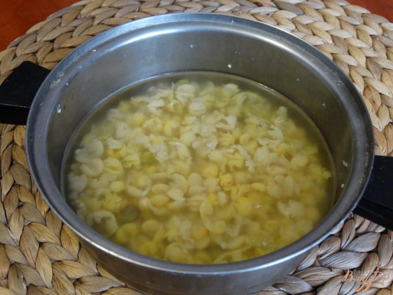 Фото приготовление рецепта: Гороховый суп-пюре с шампиньнами шаг №2