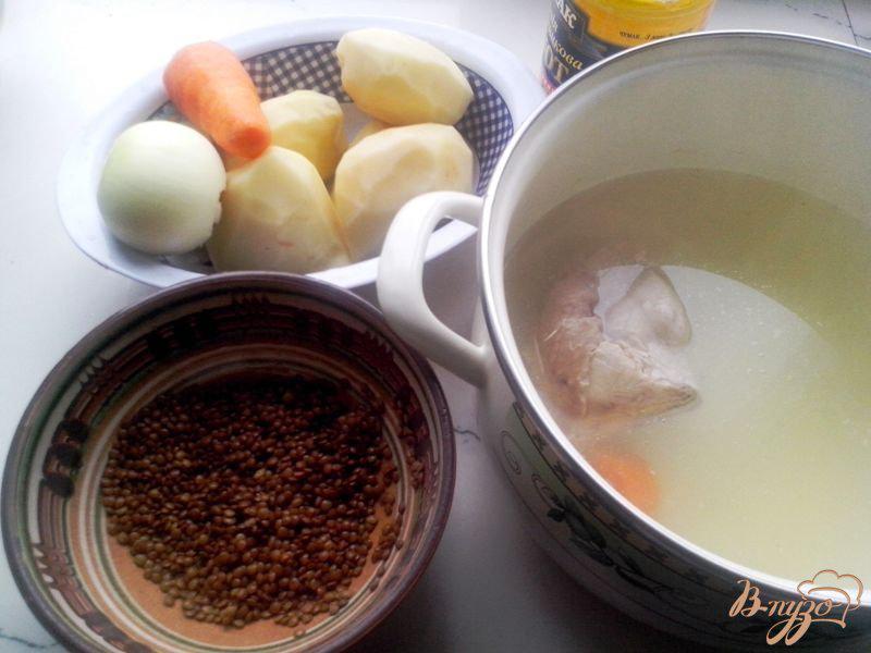 Фото приготовление рецепта: Суп с индейкой и чечевицей шаг №1