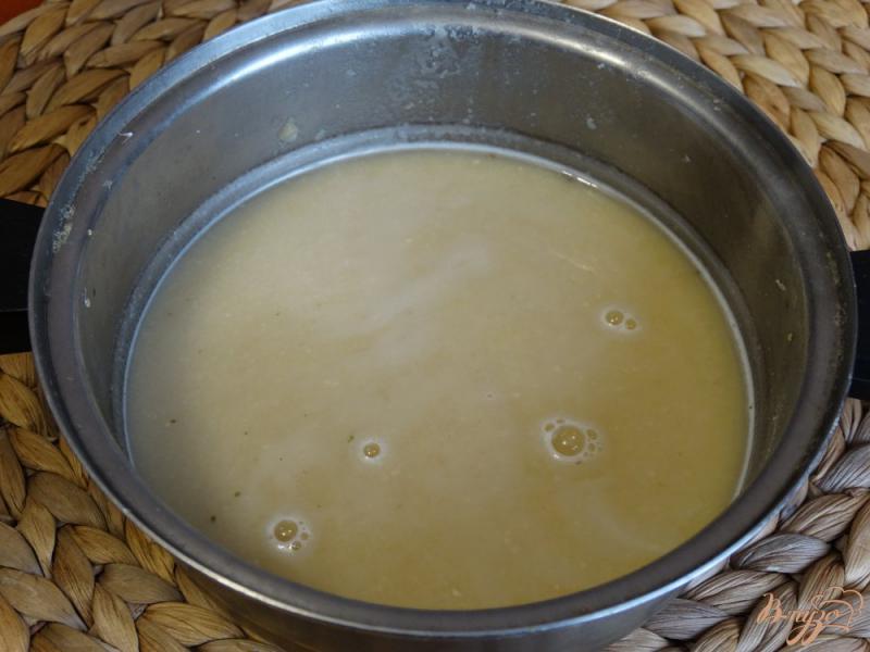 Фото приготовление рецепта: Гороховый суп-пюре с шампиньнами шаг №3