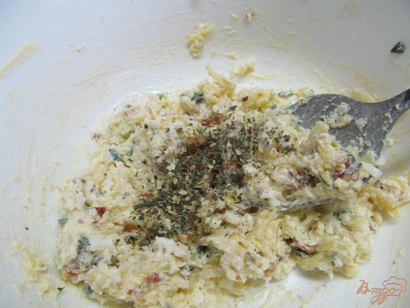 Фото приготовление рецепта: Закуска из сыра с беконом шаг №6