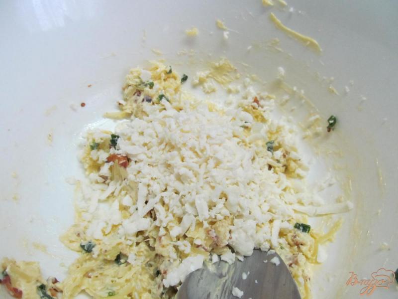 Фото приготовление рецепта: Закуска из сыра с беконом шаг №5