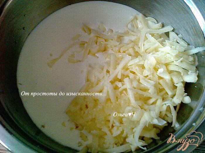 Фото приготовление рецепта: Куриные шарики с кабачком в сливочном соусе шаг №6
