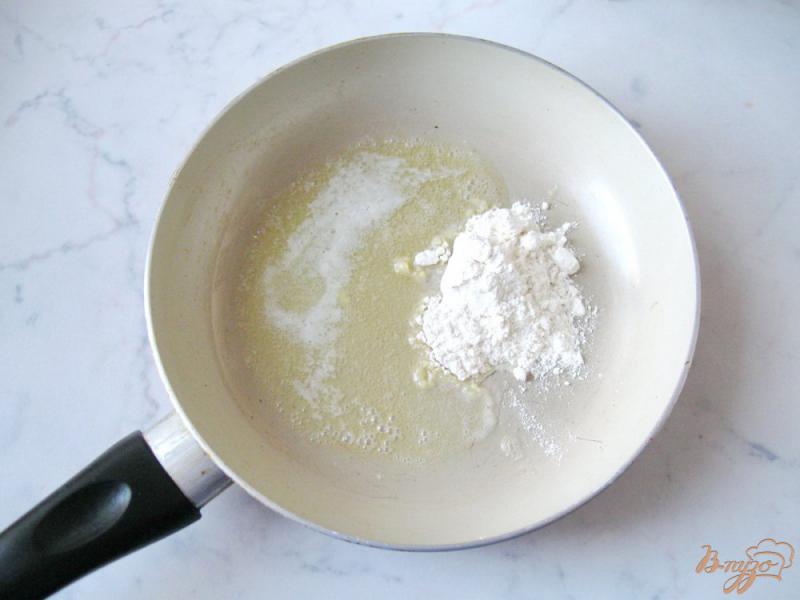 Фото приготовление рецепта: Тефтели в сливочно-грибном соусе шаг №4