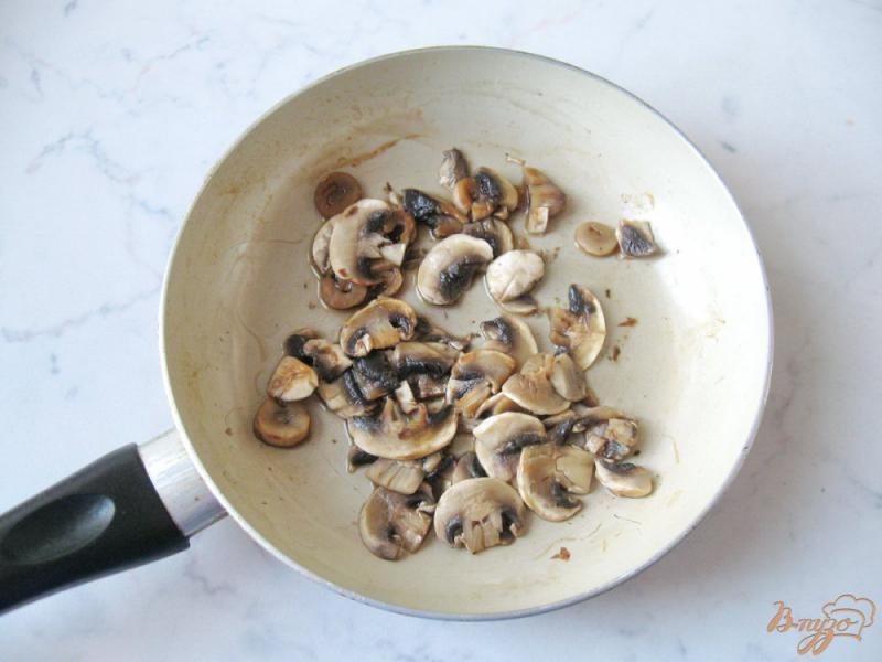 Фото приготовление рецепта: Тефтели в сливочно-грибном соусе шаг №6