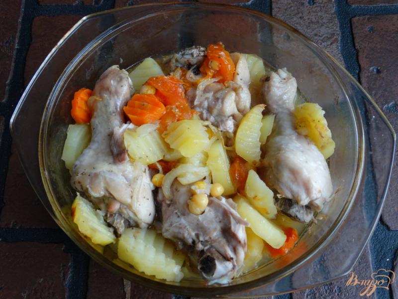 Фото приготовление рецепта: Курица запеченная с овощами и нутом шаг №6