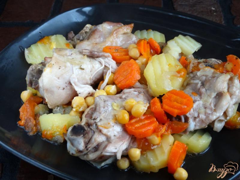 Фото приготовление рецепта: Курица запеченная с овощами и нутом шаг №7