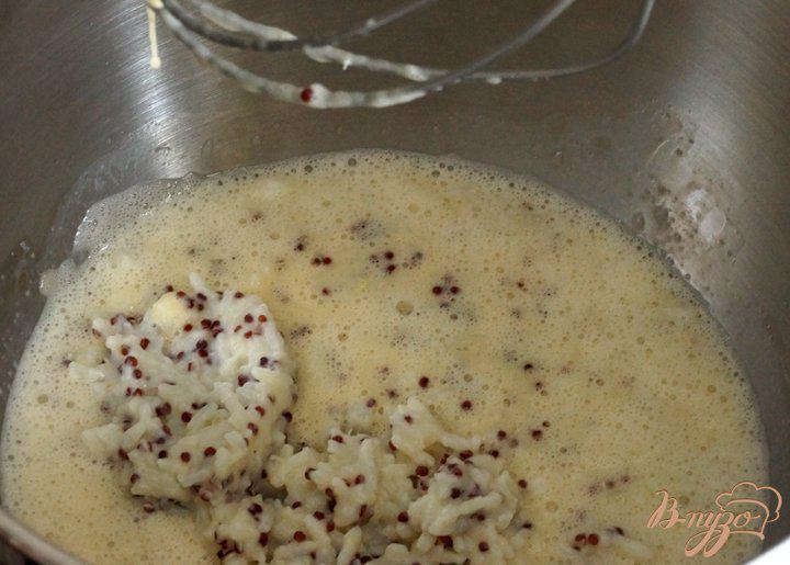 Фото приготовление рецепта: Рисовый пирог с ягодами шаг №6