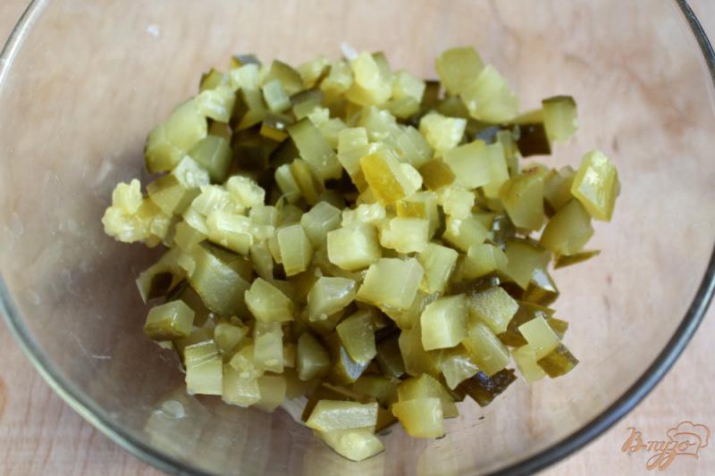 Фото приготовление рецепта: Салат с картофелем соленым огурчиком и бужениной шаг №2