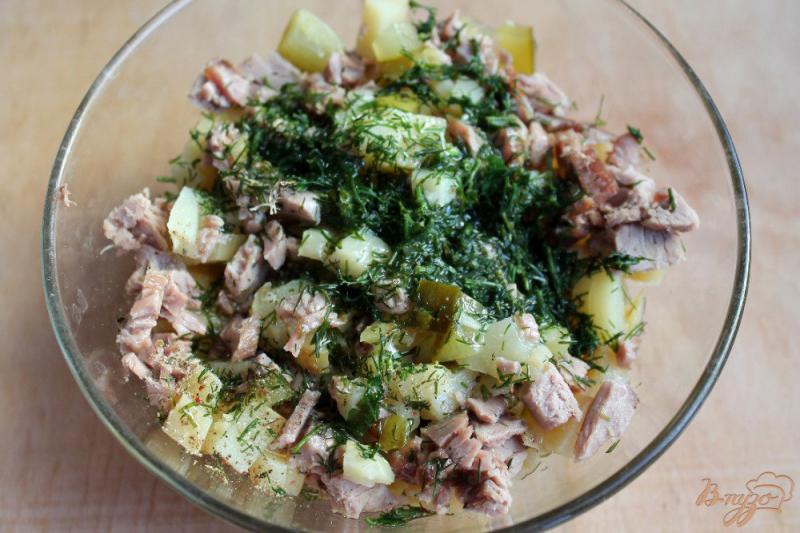 Фото приготовление рецепта: Салат с картофелем соленым огурчиком и бужениной шаг №5