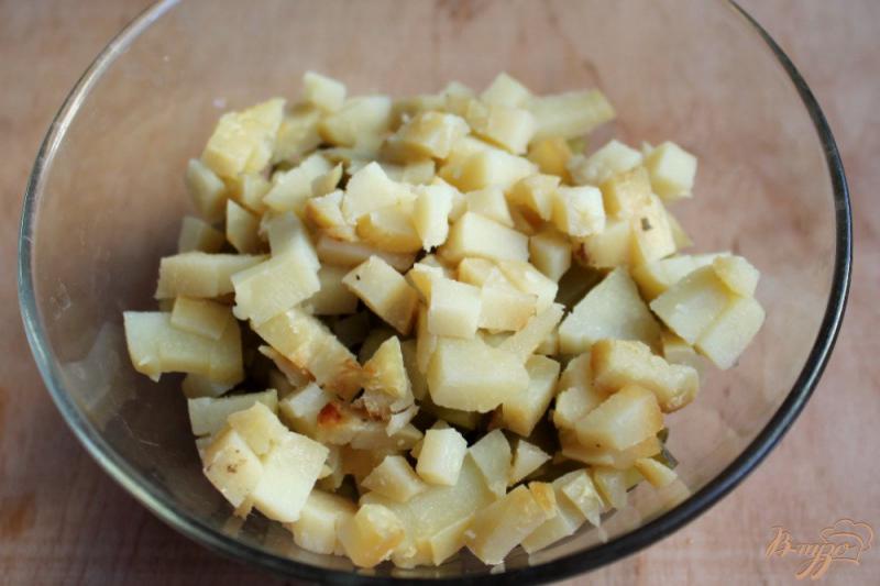 Фото приготовление рецепта: Салат с картофелем соленым огурчиком и бужениной шаг №3